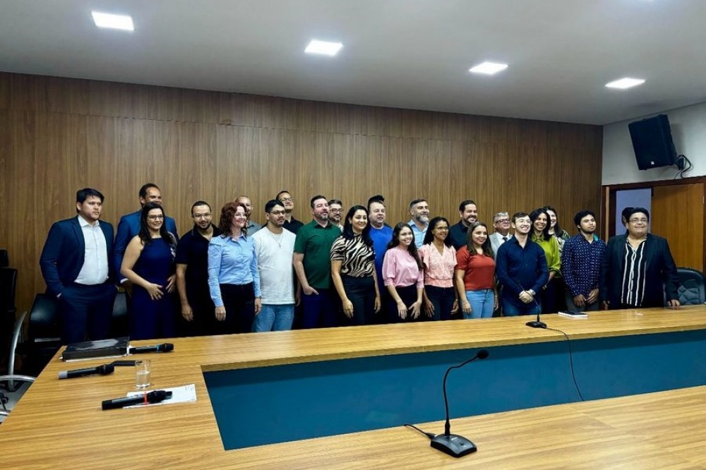 Câmara Municipal empossa servidores no dia que marca 100 dias de gestão