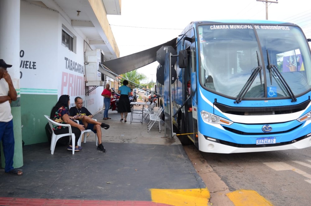 Comitiva de vereadores ouve moradores no Jardim Primavera
